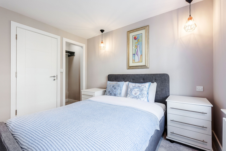 Bedroom 2, Stylish 2bed 2bath in Notting Hill, London