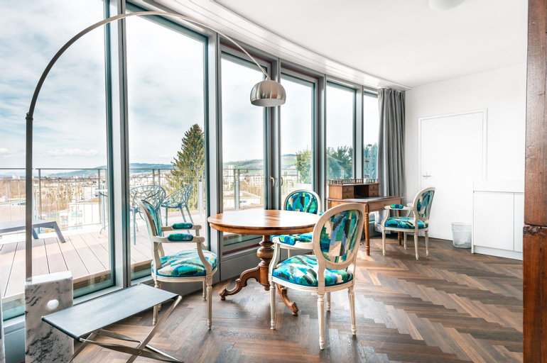 Exterior & Views 15