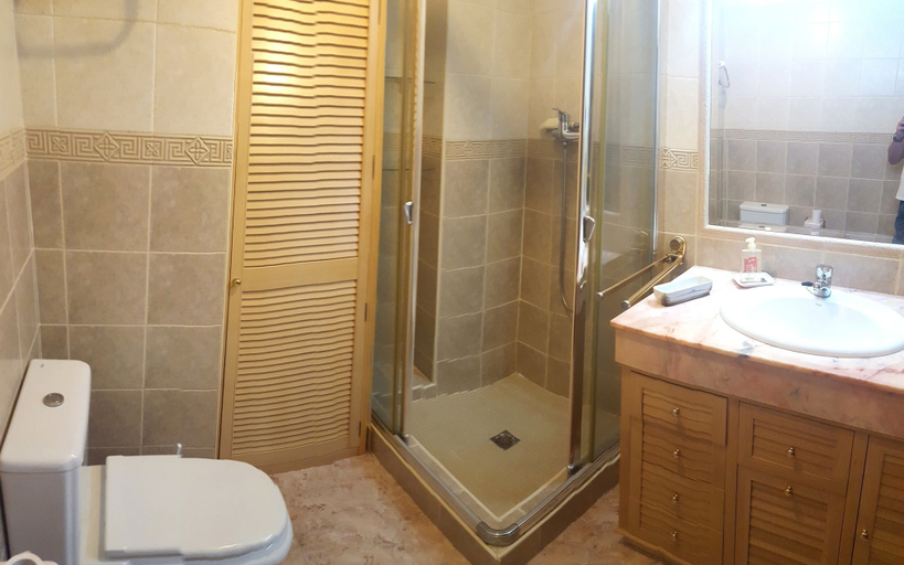 Bathroom, Piso junto a Jardines de la Victoria y Renfe, Córdoba