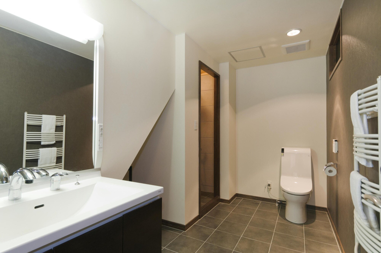 Bathroom 4, Sugarpot, Kutchan
