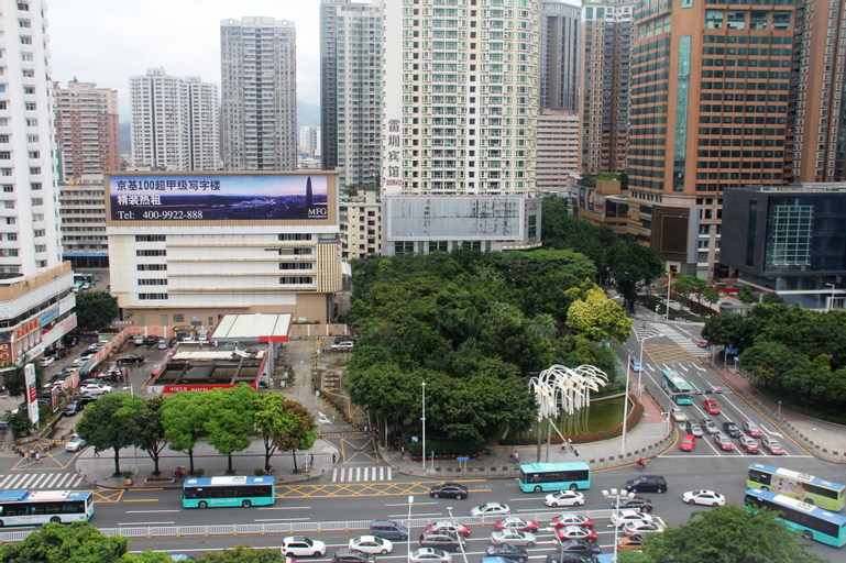 Exterior & Views 13