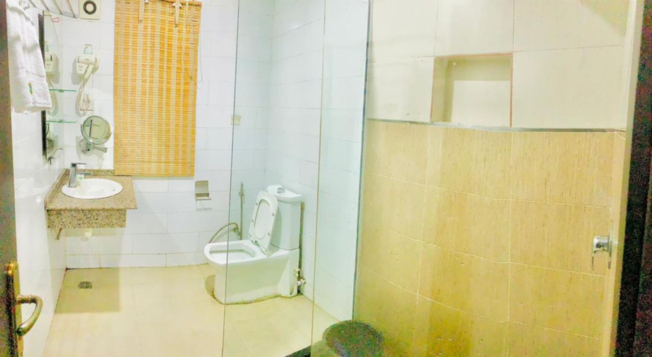 Bathroom 3, Oakspring Hotel & Luxury Suites, Shomolu