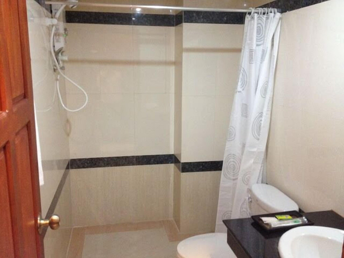 Bathroom 3, Chalouvanh Hotel, Pakxe