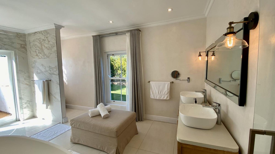 Bathroom 5, La Paris Estate, Cape Winelands