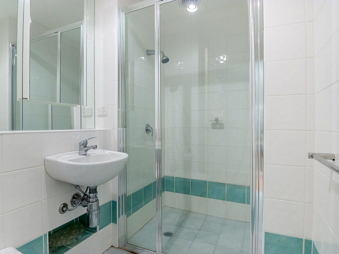 Bathroom 4, 121 at The Waves, Bass Coast - Phillip Is.