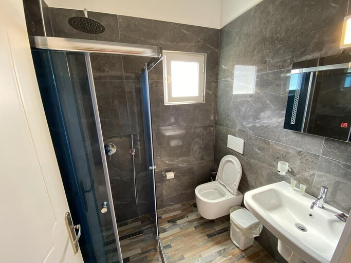 Bathroom 3, Karos Hotel Llaman, Vlorës