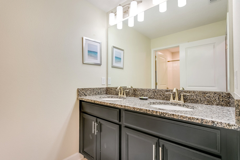 Bathroom 3, 4885romeo, Osceola