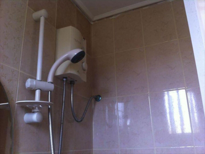 Bathroom 2, Spurlock Residences, Lapu-Lapu City
