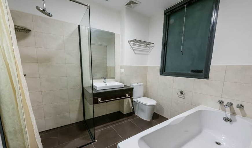 Bathroom 4, Syphon Hotel & Apartment, Phnom Penh
