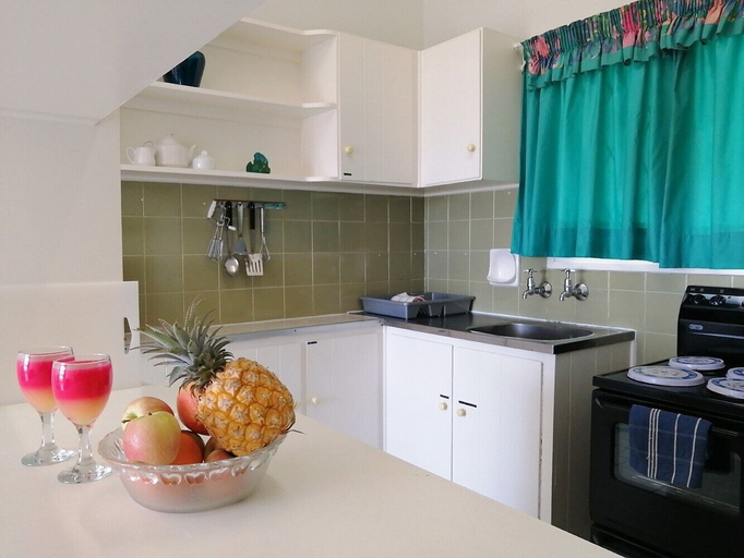 Others 4, Claridges 302, Ugu