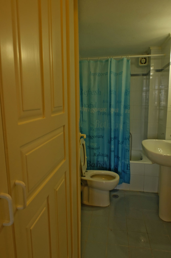 Bathroom 4, Dialinas Apartments, Crete