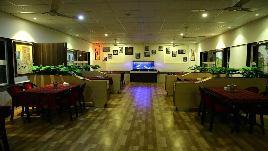 Food & Drinks 3, Dhanashree Hospitality - Bar,Restaurant & Lodging, Solapur
