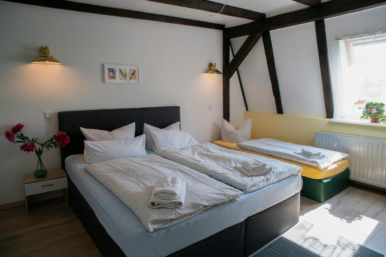 Bedroom 4, Apartments am Schloßpark, Oberspreewald-Lausitz