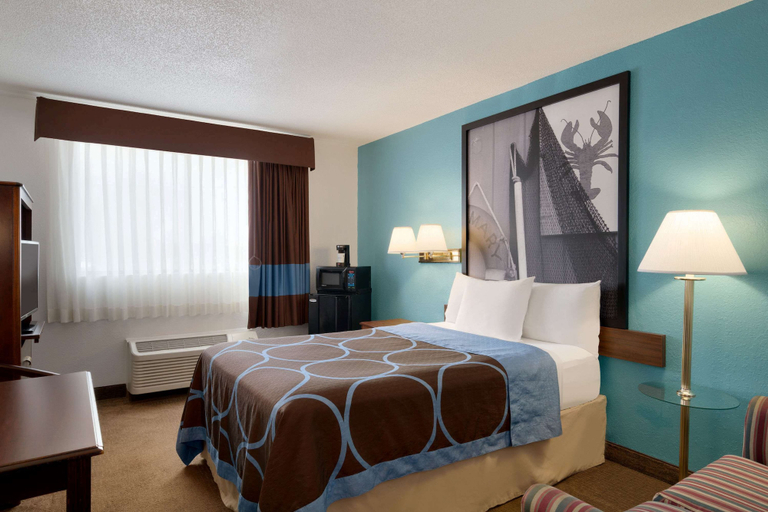 Bedroom 2, Super 8 by Wyndham Portland ME, Cumberland