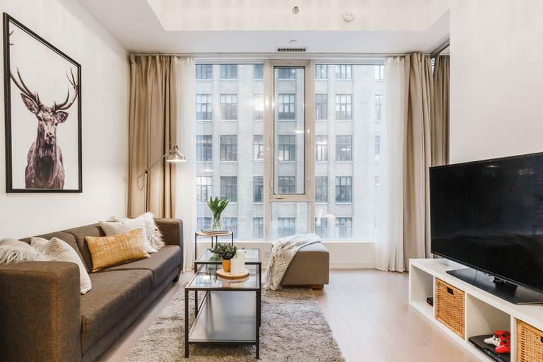 Others 5, Sarkar Suites - Peter Street, Toronto