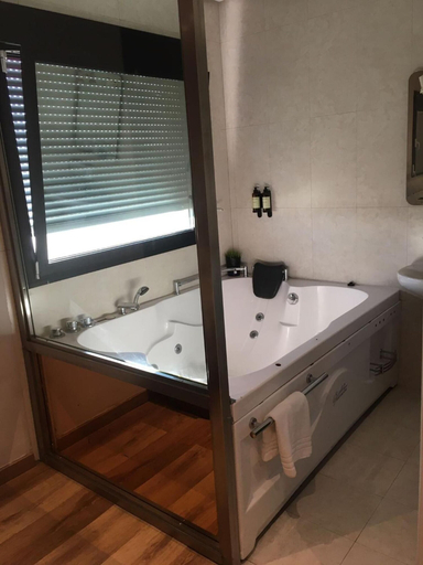 Bathroom 5, Hotel Fabrik, Madrid