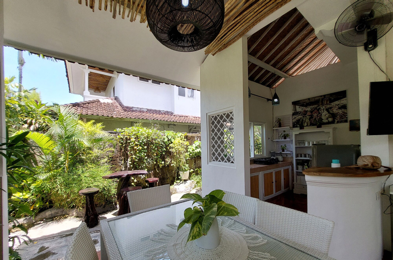 Exterior & Views 29
