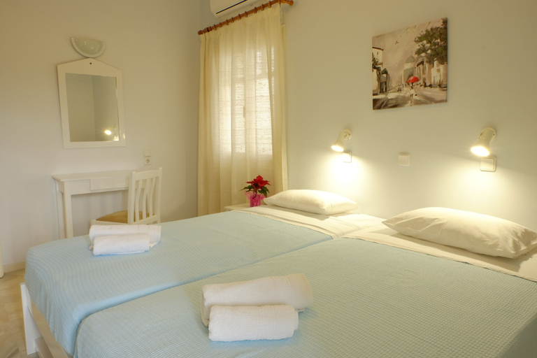 Bedroom 3, Dialinas Apartments, Crete