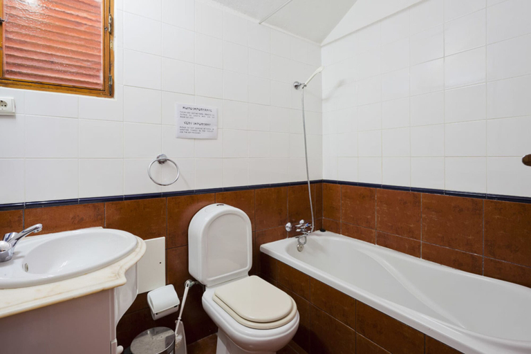 Bathroom 3, Barbecue and Pool Mystay Algarve, Albufeira