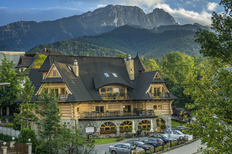 Exterior & Views