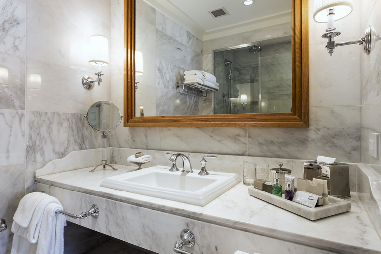 Bathroom 4, el PRADO, Santa Clara