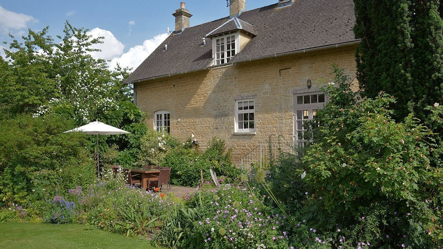 Exterior & Views 2, Newmarket Cottage, Oxfordshire