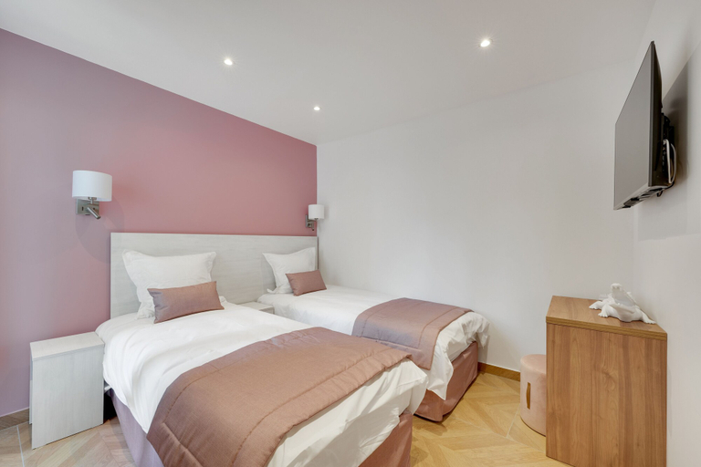 Bedroom 5, Le Bellevue, Paris