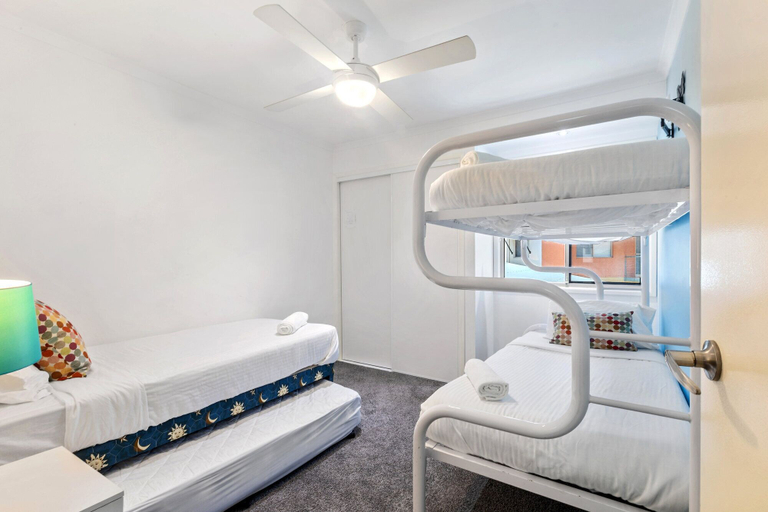 Bedroom 4, 3BR Beach Escape AC Pool Tennis Wine Coffee Netflx, Maroochy - Mooloolaba