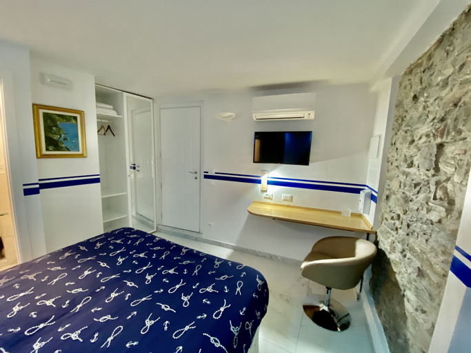 Bedroom 13