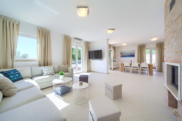 Others 5, Villa St.Martin-Reef, Cres