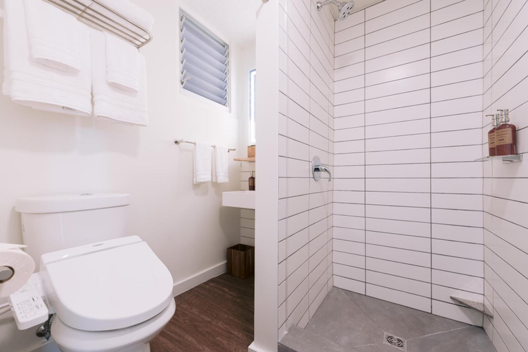 Bathroom 4, SCP Hilo Hotel, Hawaii