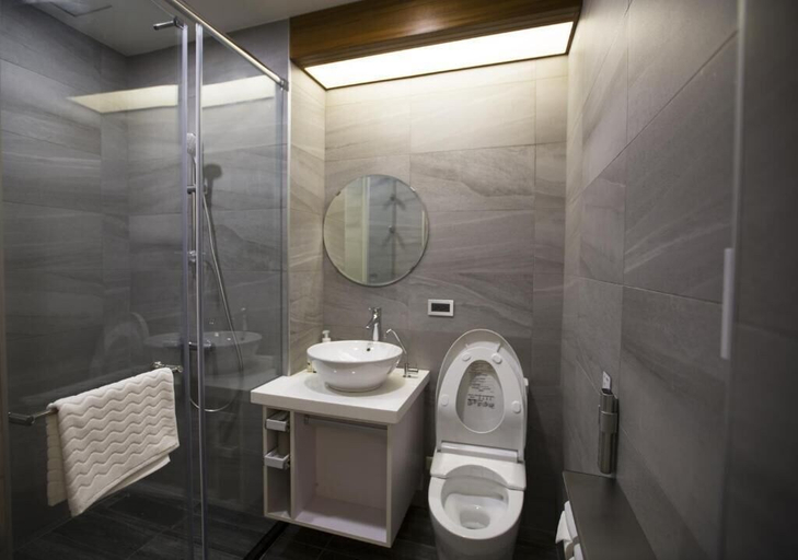 Bathroom 4, Yuan Hsiang Hotel, Hualien