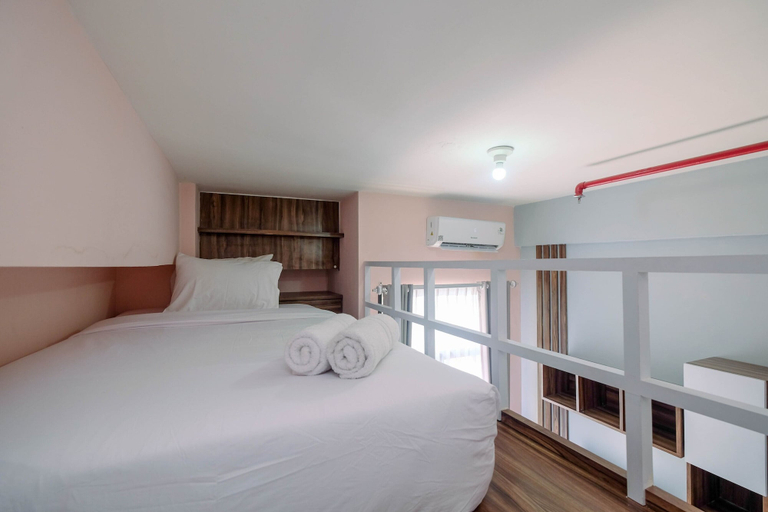 Bedroom 4, Minimalist and Comfy Studio Dave Apartment By Travelio, Depok