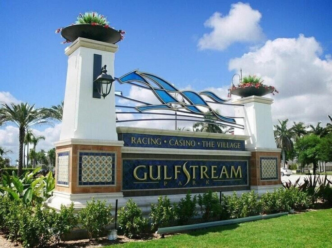 Exterior & Views 2, Hallandale Beach Studio Pool Near the Beach, Broward
