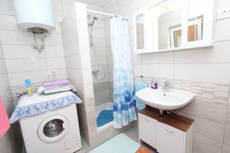Bathroom 3, Apartments Monpeloso, Rovinj