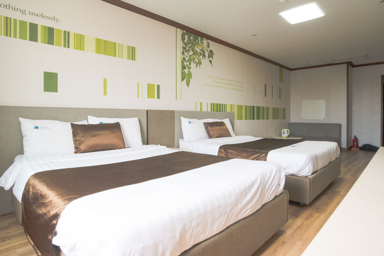 Bedroom 3, Seongsan Aqua Beach Hotel, Seogwipo