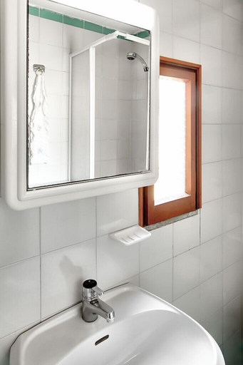 Bathroom 3, Villa Alfonsina, Napoli
