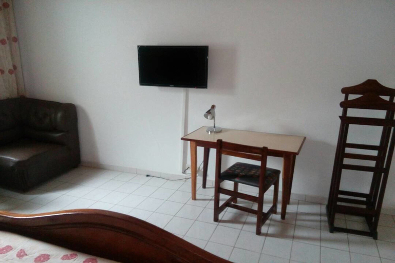 Others 4, Hotel Ghec, Gbeke