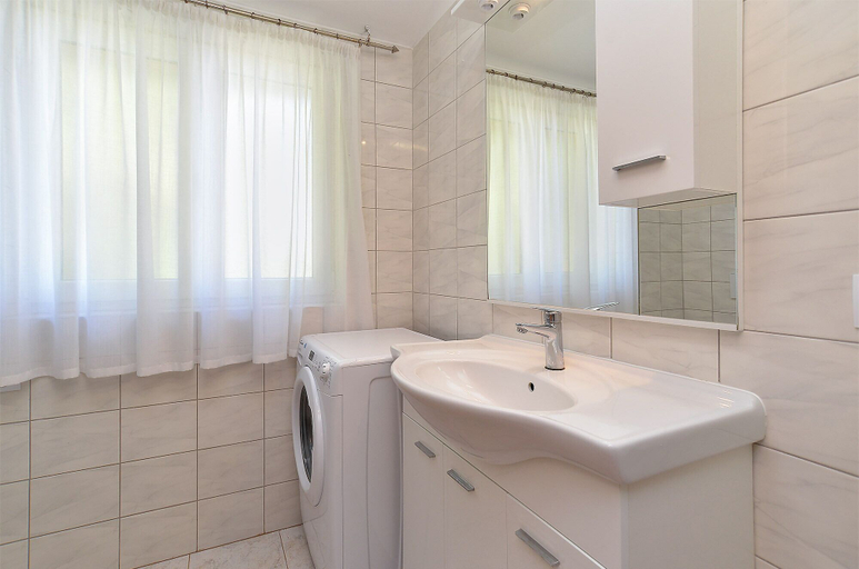 Bathroom 3, House 1926, Ližnjan