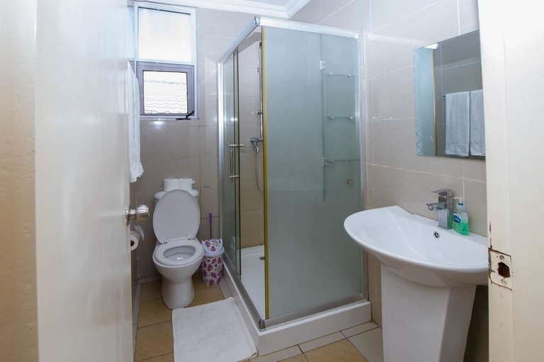 Bathroom, Hallmark Apartments, Accra