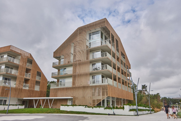 Exterior & Views
