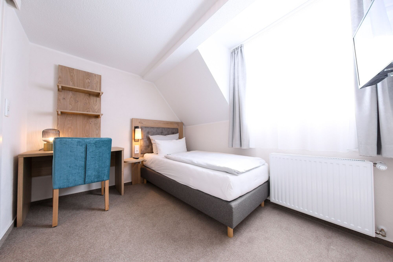 Bedroom 2, 247 selfcheckin Schmiedestrasse, Leer