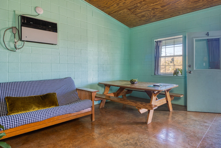 Others 4, Frio River Cabins, Real