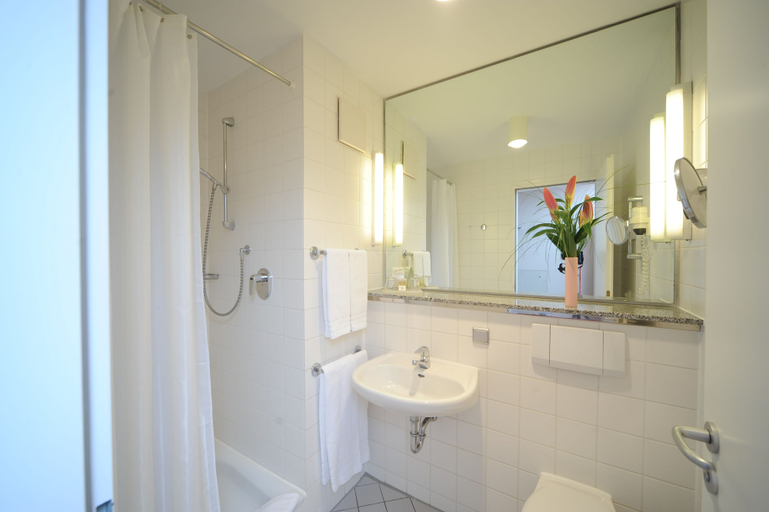 Bathroom 4, Comfort Hotel Bremerhaven, Bremerhaven