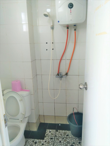 Bathroom, Best Price Studio Room Bassura by Narutama, East Jakarta