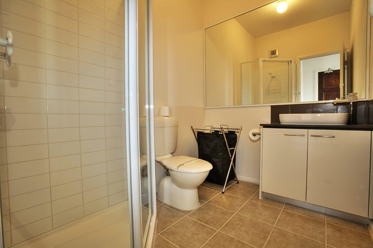 Bathroom, 3, 2-4 Warley by the Sea, Bass Coast  - Phillip Is.