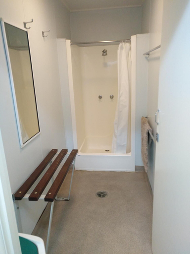Bathroom 5, Irish Club Accommodation, Mount Isa