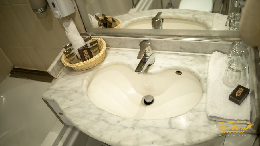 Bathroom 4, Nile View Jewel Hotel, Giza