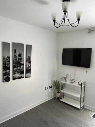 Others 5, Remarkable 2-bed Apartment in Wolverhampton, Wolverhampton