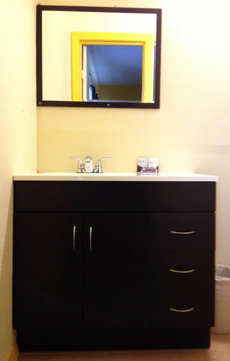 Bathroom 4, Madill Inn, Marshall